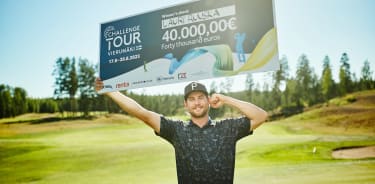 Lauri Ruuska winner's trophy