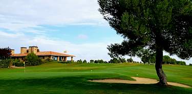 Las Pinaillas 18th and Clubhouse