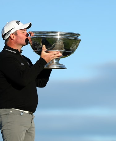 Fox claims stunning win at St Andrews