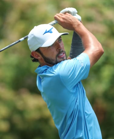 Penge and Oosthuizen battling at the top