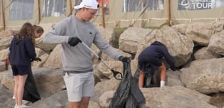 Rasmus Højgaard and Jorge Campillo join school children for Sotogrande beach clean