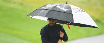 Slattery surges ahead before play suspended