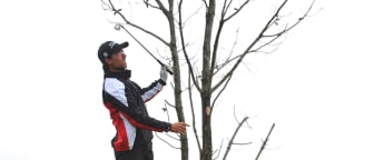 Lee leaps ahead at weather-affected Madeira