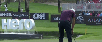 Meronk sinks birdie putt from off the green