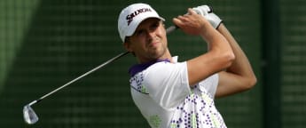 Trio lead tightly bunched field