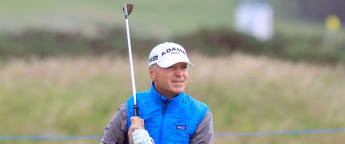 Hallberg embraces wind to lead at testing Turnberry