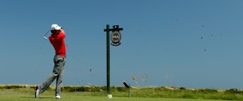 McIlroy's heroics help him back into top spot