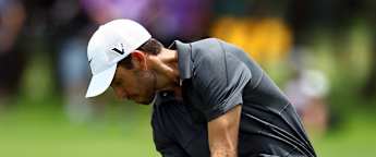Schwartzel closes in on Westwood in Thailand
