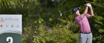 Kearney flies under the wind to lead in Cádiz 