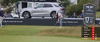 Wyndham Clark makes sixth birdie in eight holes at 17th