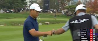 Tom Kim puts one in close at the 14th