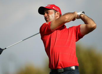 Santos holds slender lead in Sweden