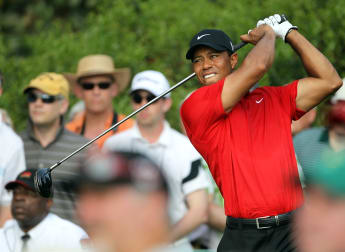 Woods and Ogilvy set clubhouse target