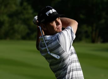 Oosthuizen and Scott hit the front