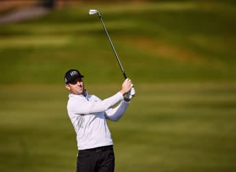 Schneider sets new course record to lead the Swiss Challenge