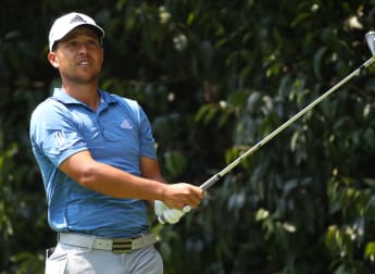 Schauffele edges ahead of Oosthuizen