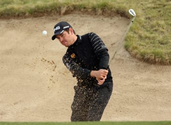 Oosthuizen and Fleetwood chasing leaders in Korea