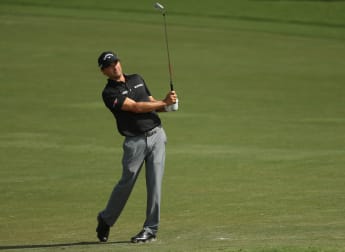 Consistent Kisner stays ahead in Charlotte