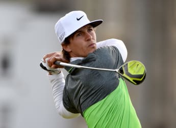 Olesen clings to narrow lead 