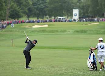 McIlroy dominates day two at Wentworth