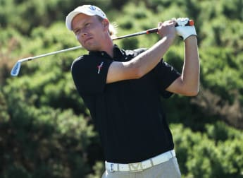 Siem sets early pace