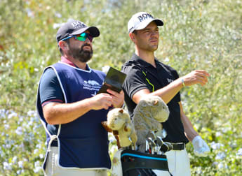 Kaymer grabs a share of the lead early on day four