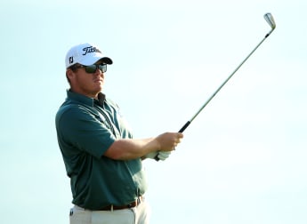 Coetzee surges into contention