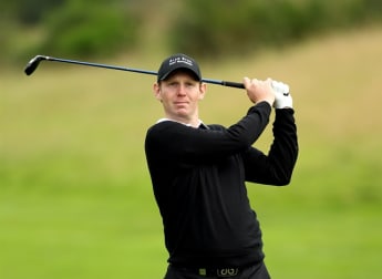 Gallacher joins Finch in front