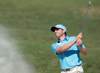 Garcia leads Spanish trio into last 16