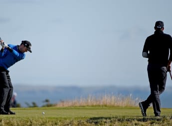 Hoey cruises into quarter finals