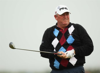 Calcavecchia pleased to be in contention