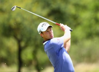 Willett overtakes Donald