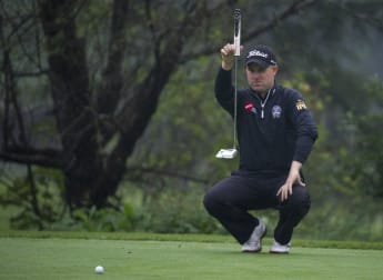 Maddy shines before darkness halts play in China