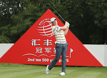 Willett in the mix on day one