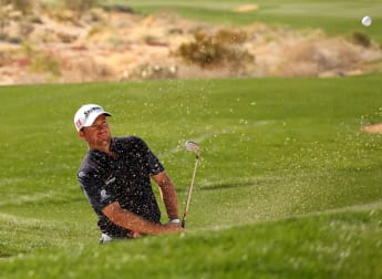 McDowell on course to reach last eight