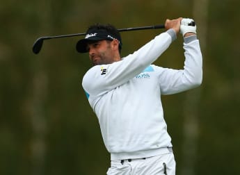 Slattery takes two shot lead in Russia