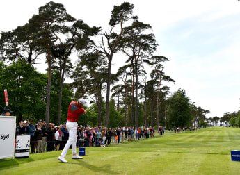 Wood edges into narrow lead in Malmö