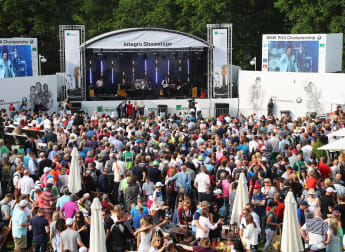 Mike and the Mechanics a huge hit at Wentworth 