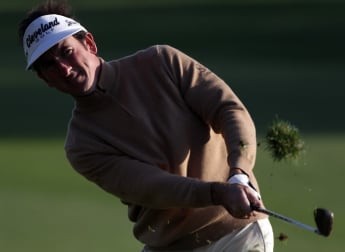 Strong winds knock Fernandez-Castaño off course