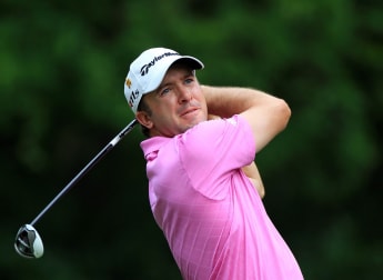 Laird roars into contention