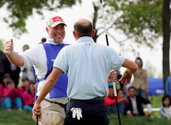 Caddies and Players unite in tribute to 'Big Max'