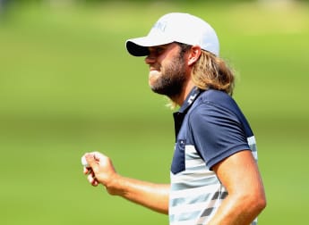 Carlsson hits the front at Wentworth