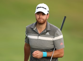 Schmitt finishes strong to lead in England