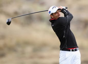 Elson moves into contention