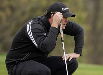 Fraser holds narrow lead