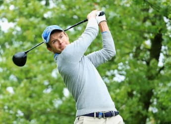 Huizing takes lead in France