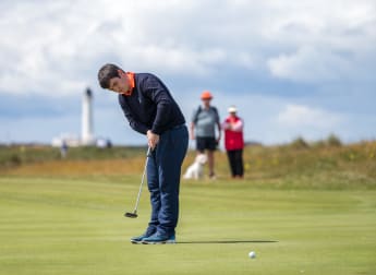 Munro sets pace in Scottish Open qualifier