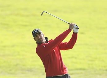 Quiros leads as McIlroy stumbles