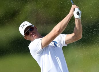 Carlsson and Zyl drive up leaderboard