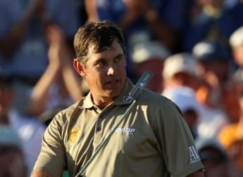 Westwood holds narrow advantage